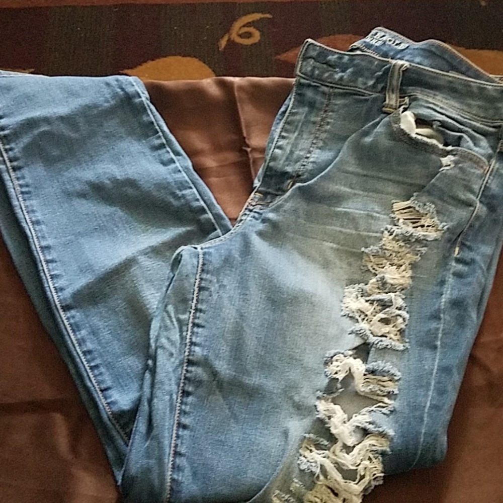 American Eagle destructed jeggings